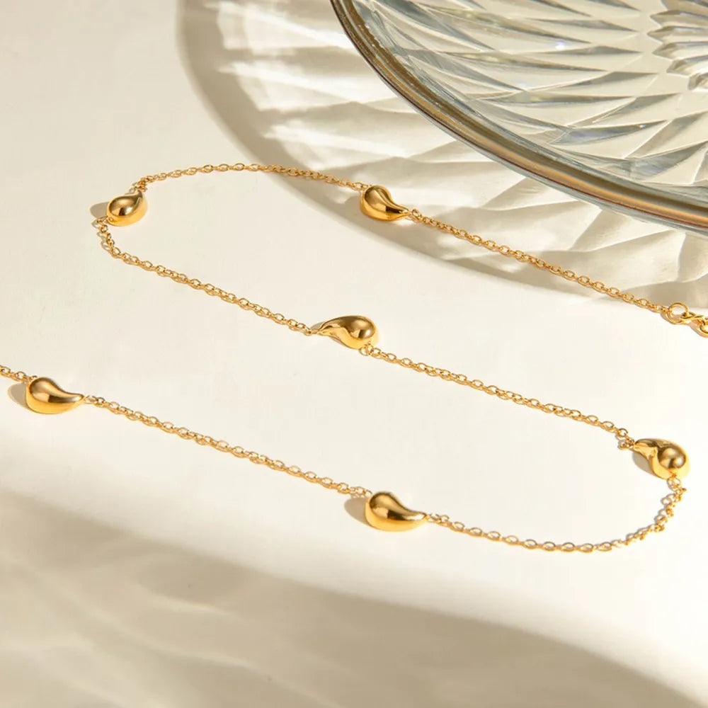 Golden Beaded Choker Necklace: Subtle Glamour Around the Neck