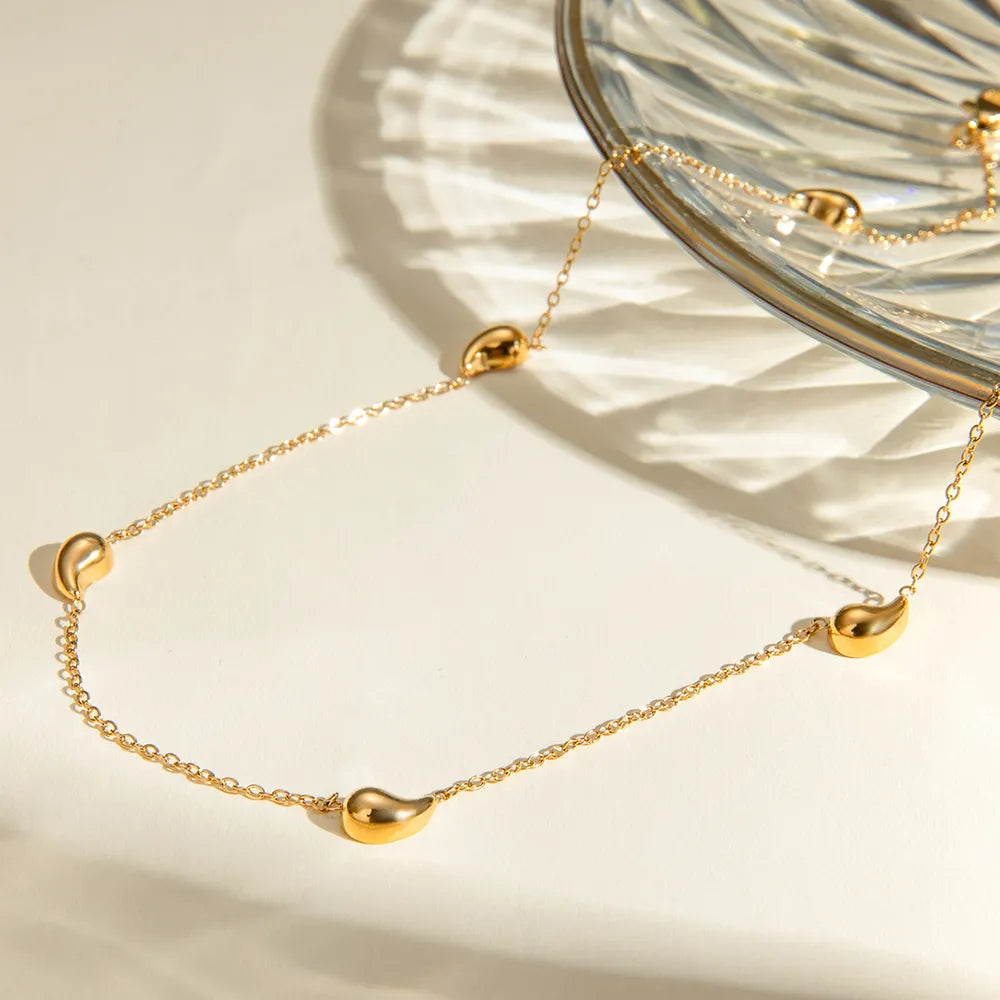 Golden Beaded Choker Necklace: Subtle Glamour Around the Neck