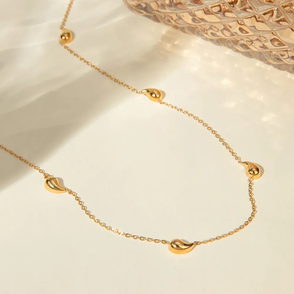 Golden Beaded Choker Necklace: Subtle Glamour Around the Neck